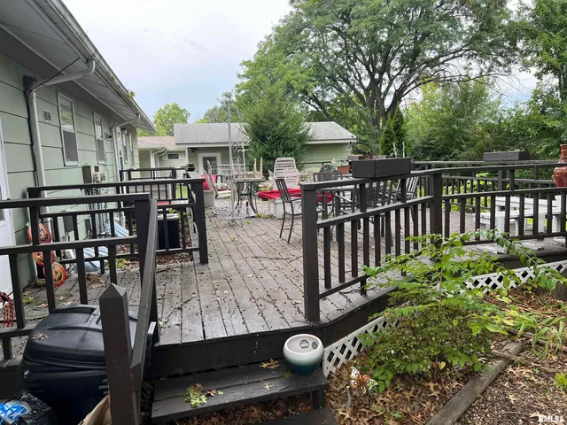 $155,000 | 18 Westfair Drive, Unit A & B, Jacksonville, IL 62650