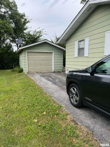 $155,000 | 18 Westfair Drive, Unit A & B, Jacksonville, IL 62650