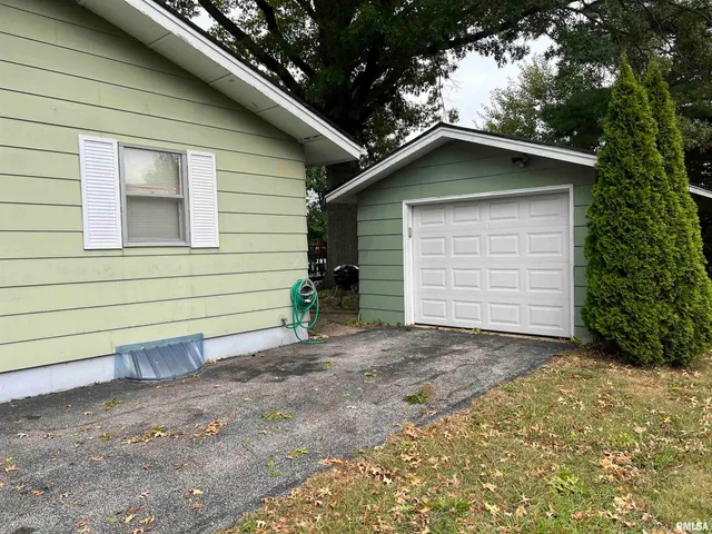 $155,000 | 18 Westfair Drive, Unit A & B, Jacksonville, IL 62650