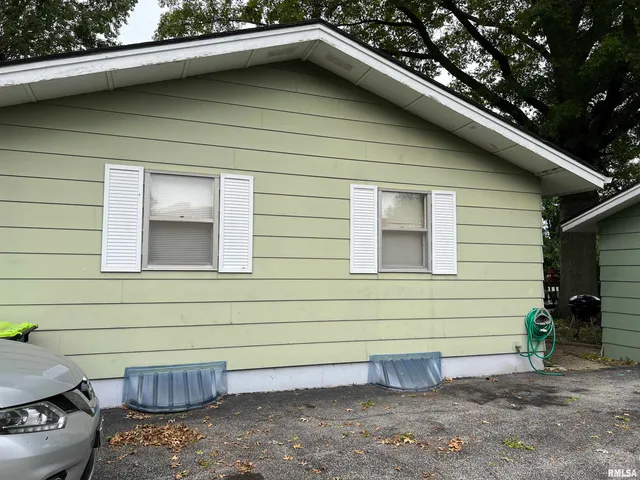 $155,000 | 18 Westfair Drive, Unit A & B, Jacksonville, IL 62650