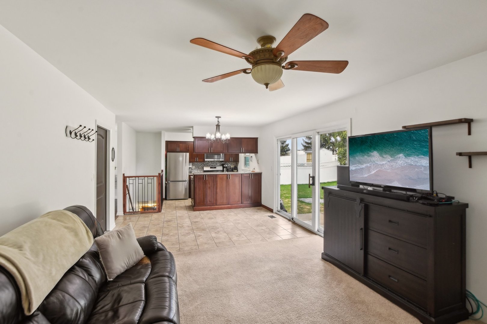810 Case Drive Roselle, IL 60172 - Photo 14 of 34 a living room with furniture and a flat screen tv