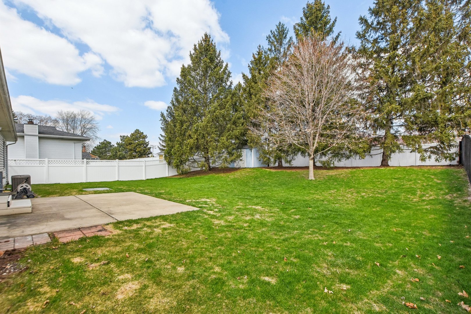 810 Case Drive Roselle, IL 60172 - Photo 30 of 34 a view of green field with trees in the background