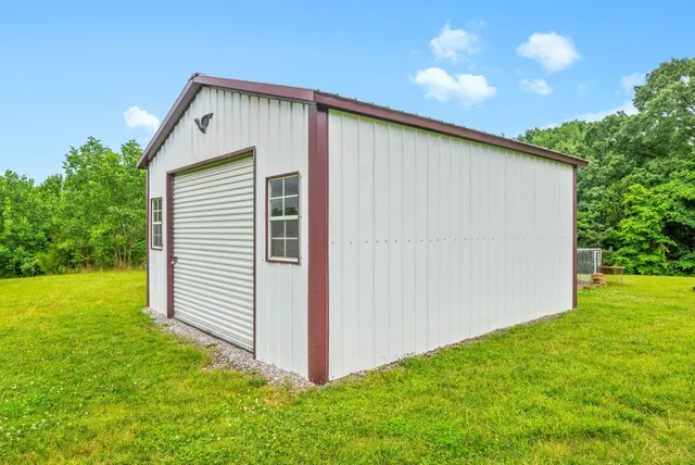 a view of backyard with garden
