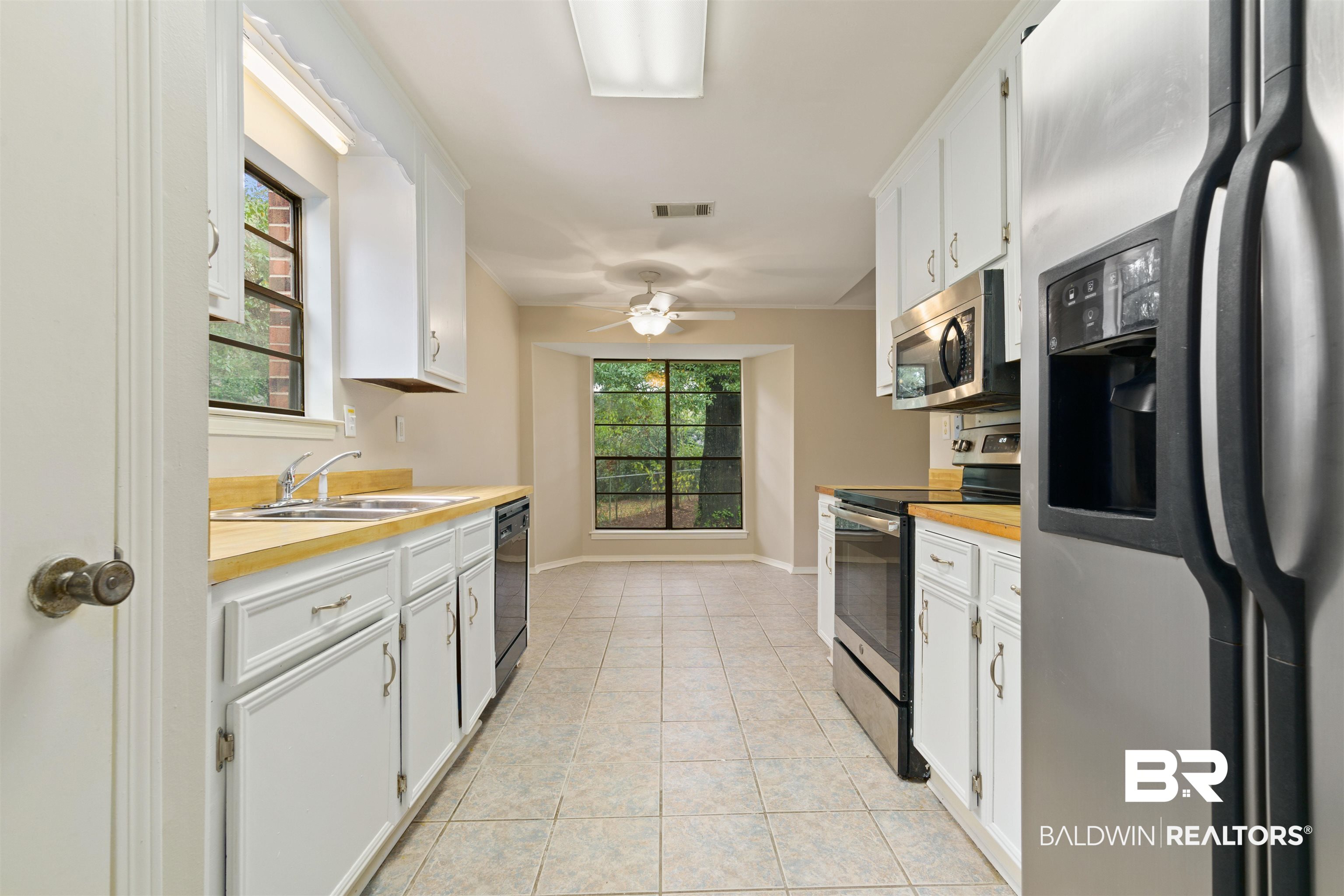 5813 Hanging Moss Court Mobile, AL 36609 - Photo 7 of 24