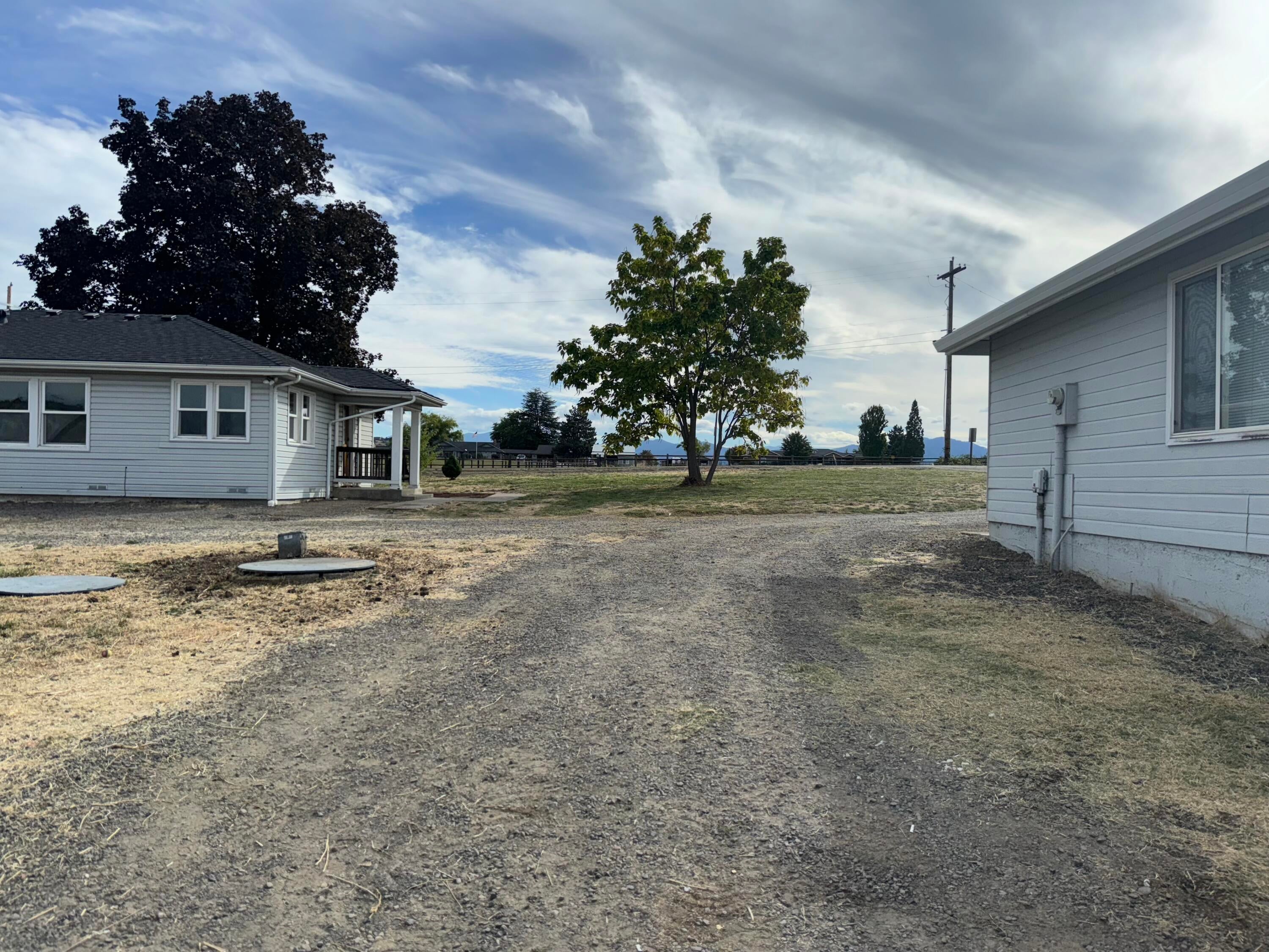 2977 Coker Butte Road Medford, OR 97504 - Photo 11 of 57 IMG_6481