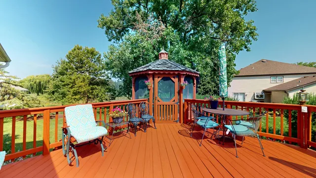 $575,000 | 412 Chateau Drive, Buffalo Grove, IL 60089