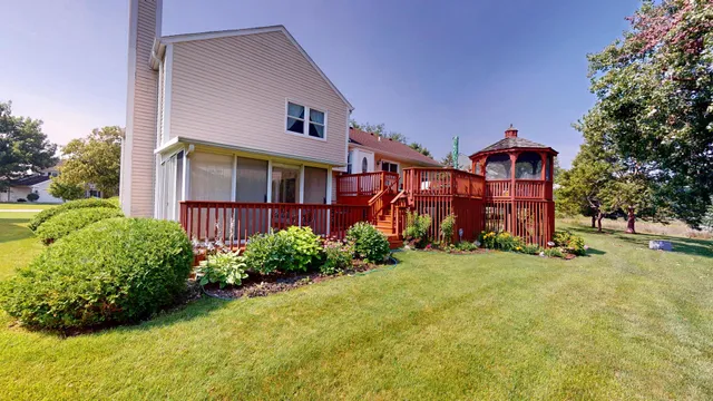 $575,000 | 412 Chateau Drive, Buffalo Grove, IL 60089