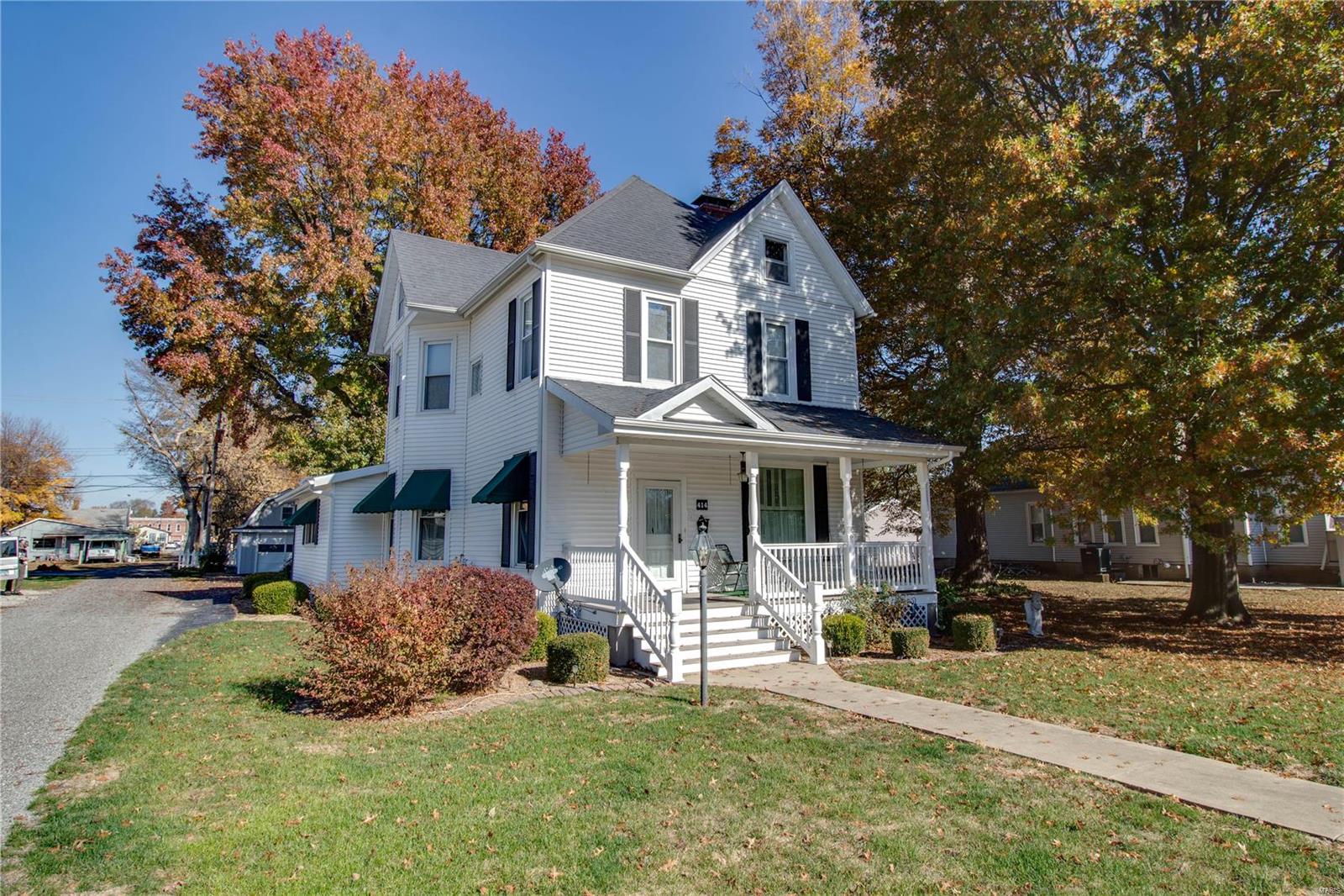 414 Maple Carrollton, IL 62016 - Photo 1 of 41 Gallery Image 1