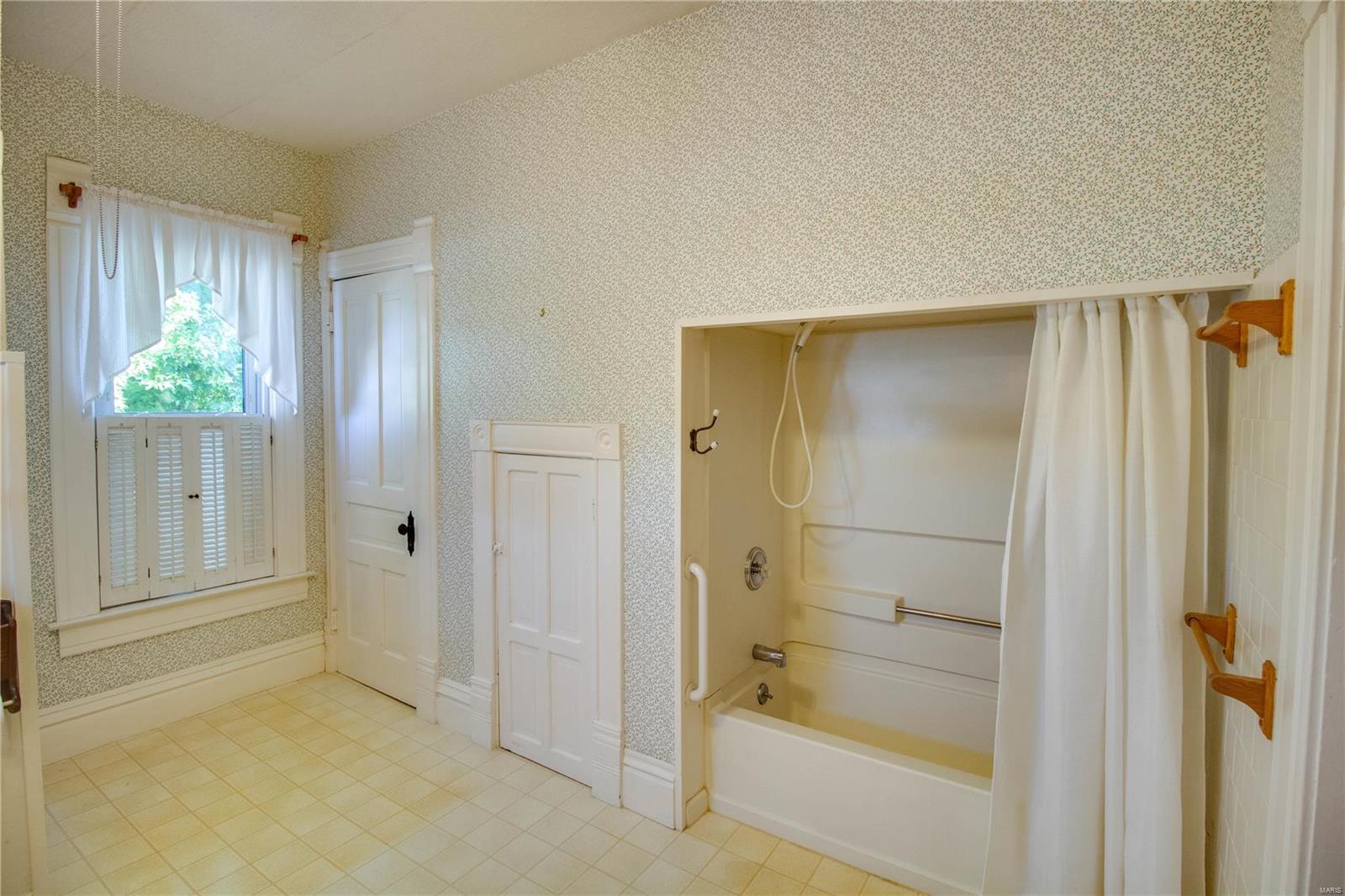 414 Maple Carrollton, IL 62016 - Photo 29 of 41 Gallery Image 29