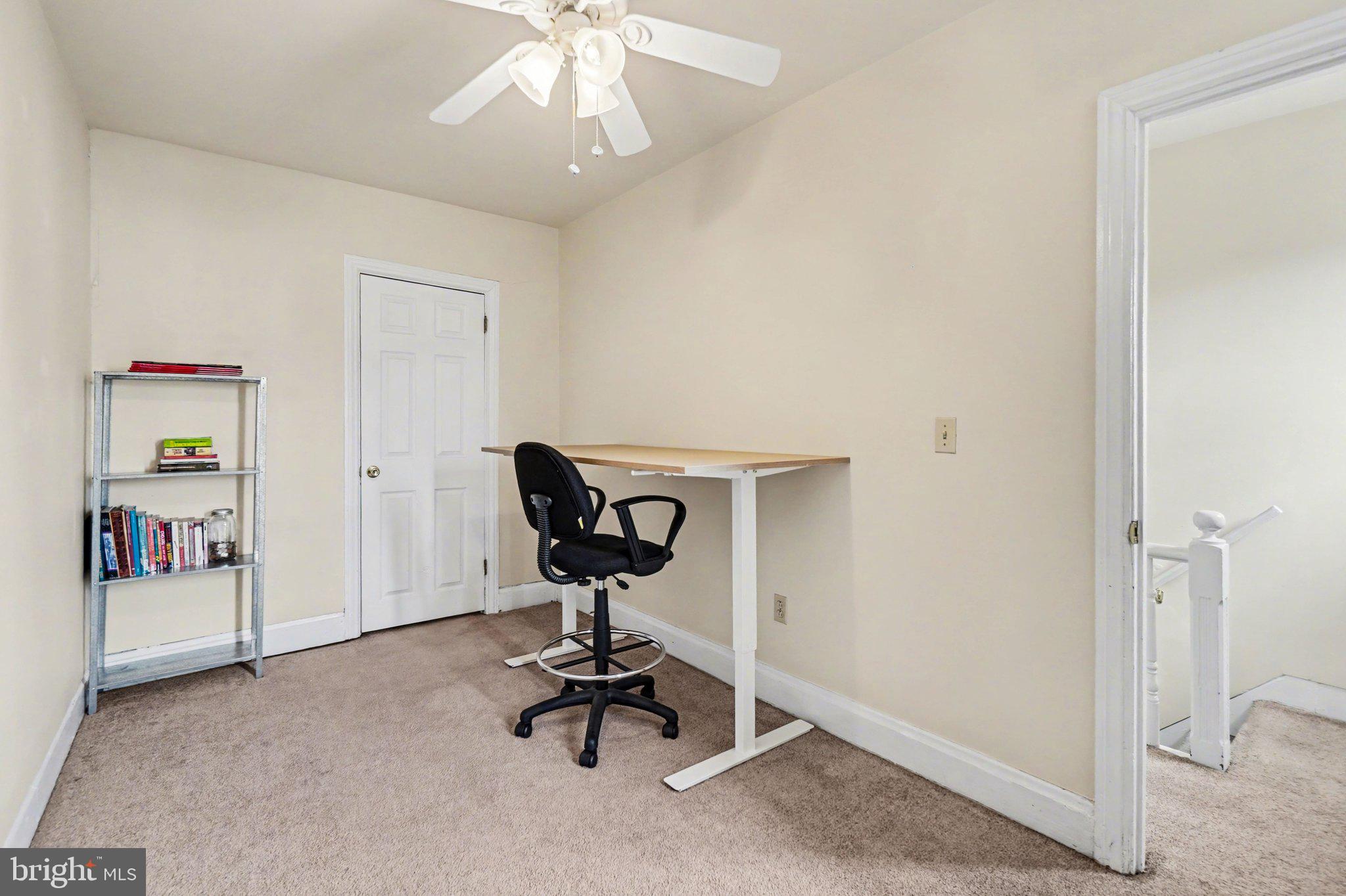 261 Delaware Street Harrisburg, PA 17102 - Photo 21 of 40 a view of room with workspace
