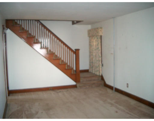 48 Ridgewood Avenue Holyoke, MA 01040 - Photo 3 of 4 Gallery Image 3