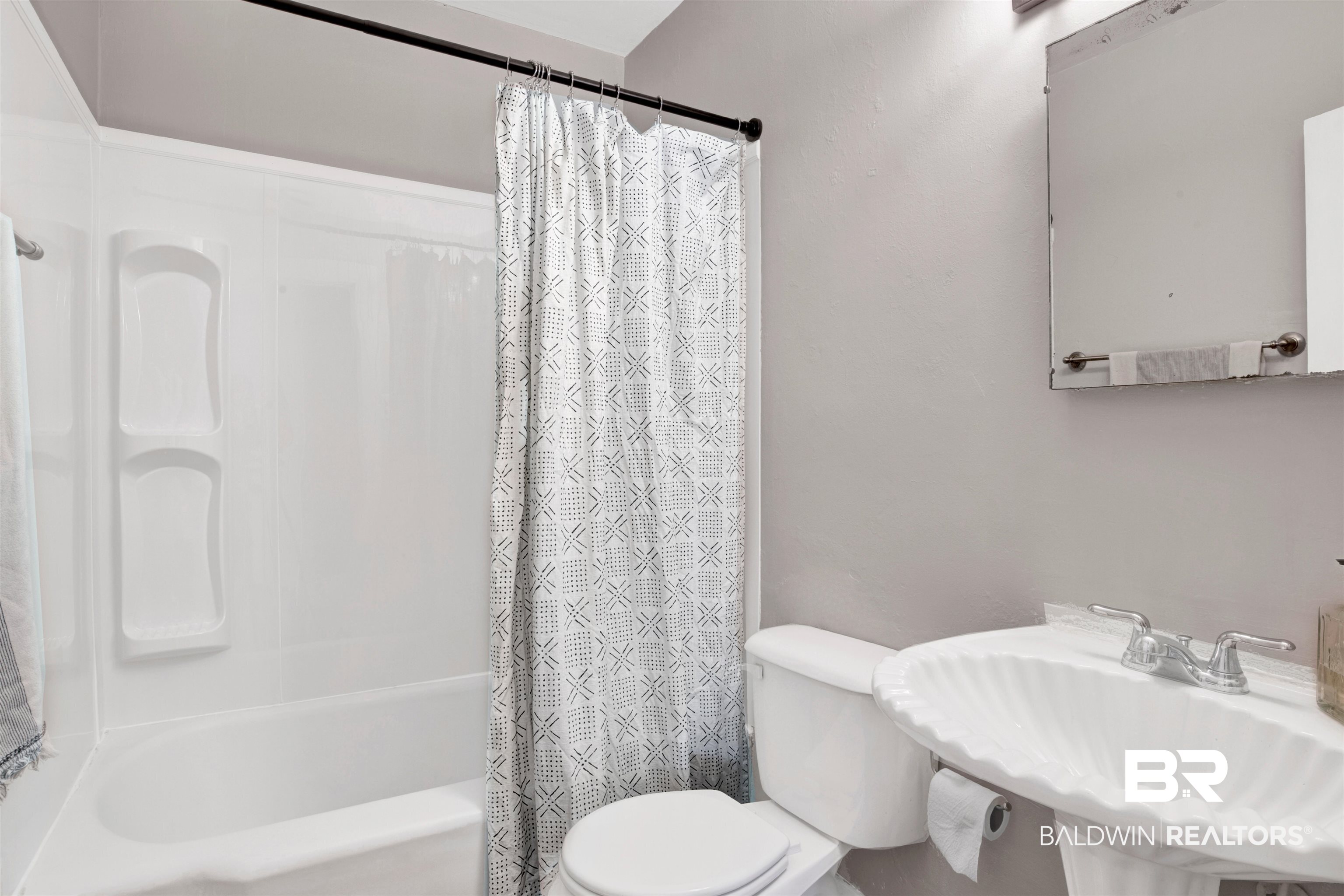 160 Emogene Place Mobile, AL 36606 - Photo 25 of 32 Full bathroom featuring toilet and shower / bath combination with curtain