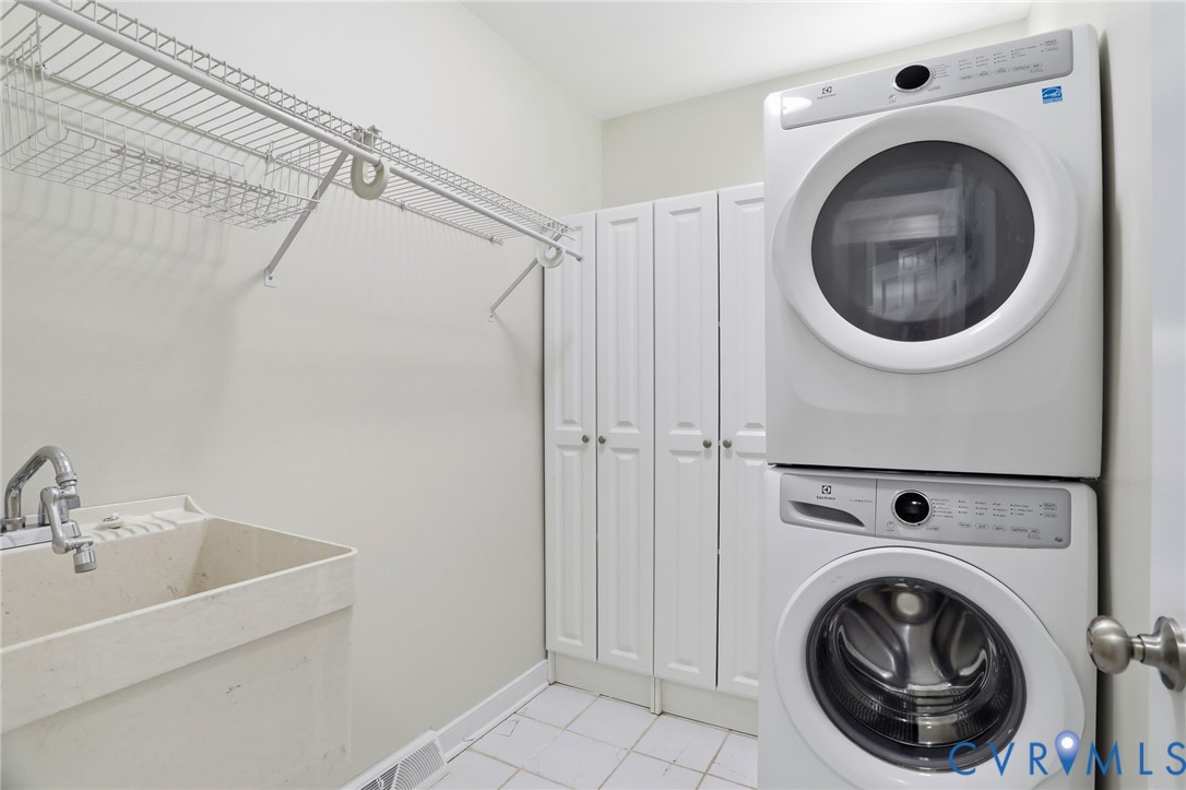 2904 Old Gun Road West Midlothian, VA 23113 - Photo 23 of 59 Laundry room