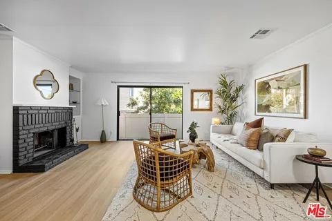 $799,000 | 4365 McLaughlin Avenue, Unit 4, Los Angeles, CA 90066