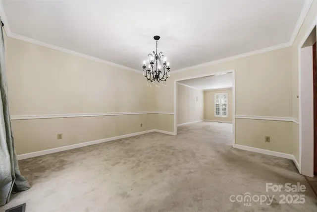 a view of a chandelier in big room and chandelier