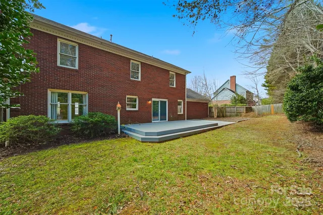 a view of house with garden