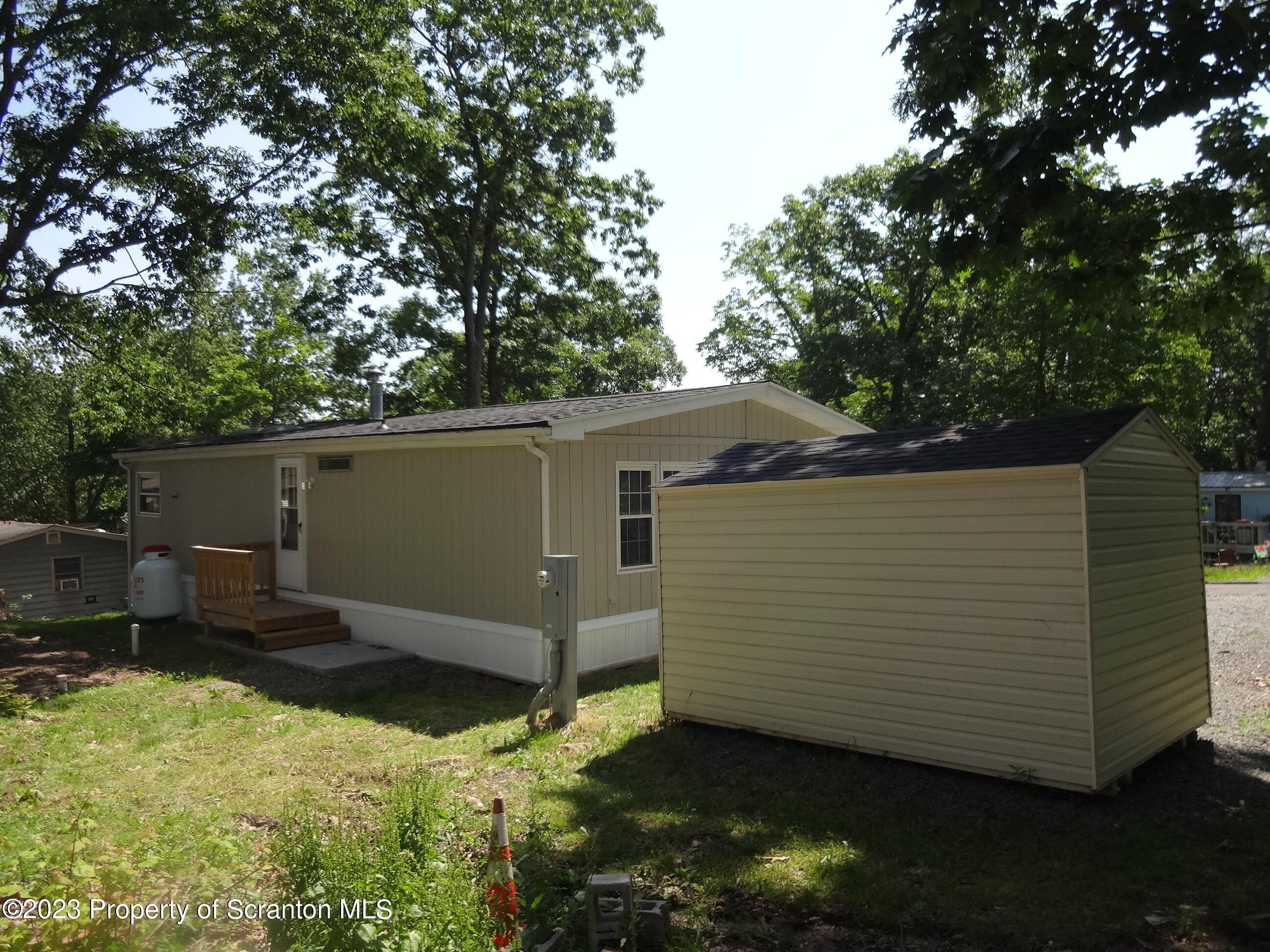 10 Center Street Lake Ariel, PA 18436 - Photo 18 of 18 a backyard of a house