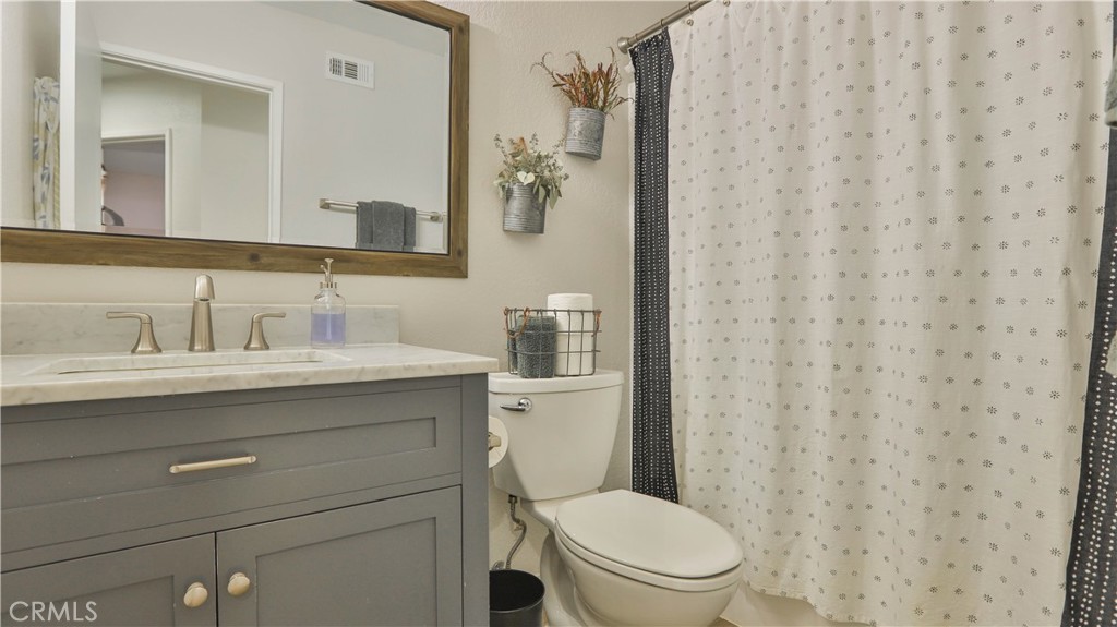 6250 Meadowbrook Lane Riverside, CA 92504 - Photo 39 of 62 Hallway bathroom 1