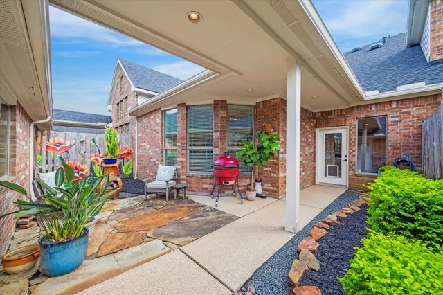 $2,750 | 3310 Spring Landing Lane, Pearland, TX 77584