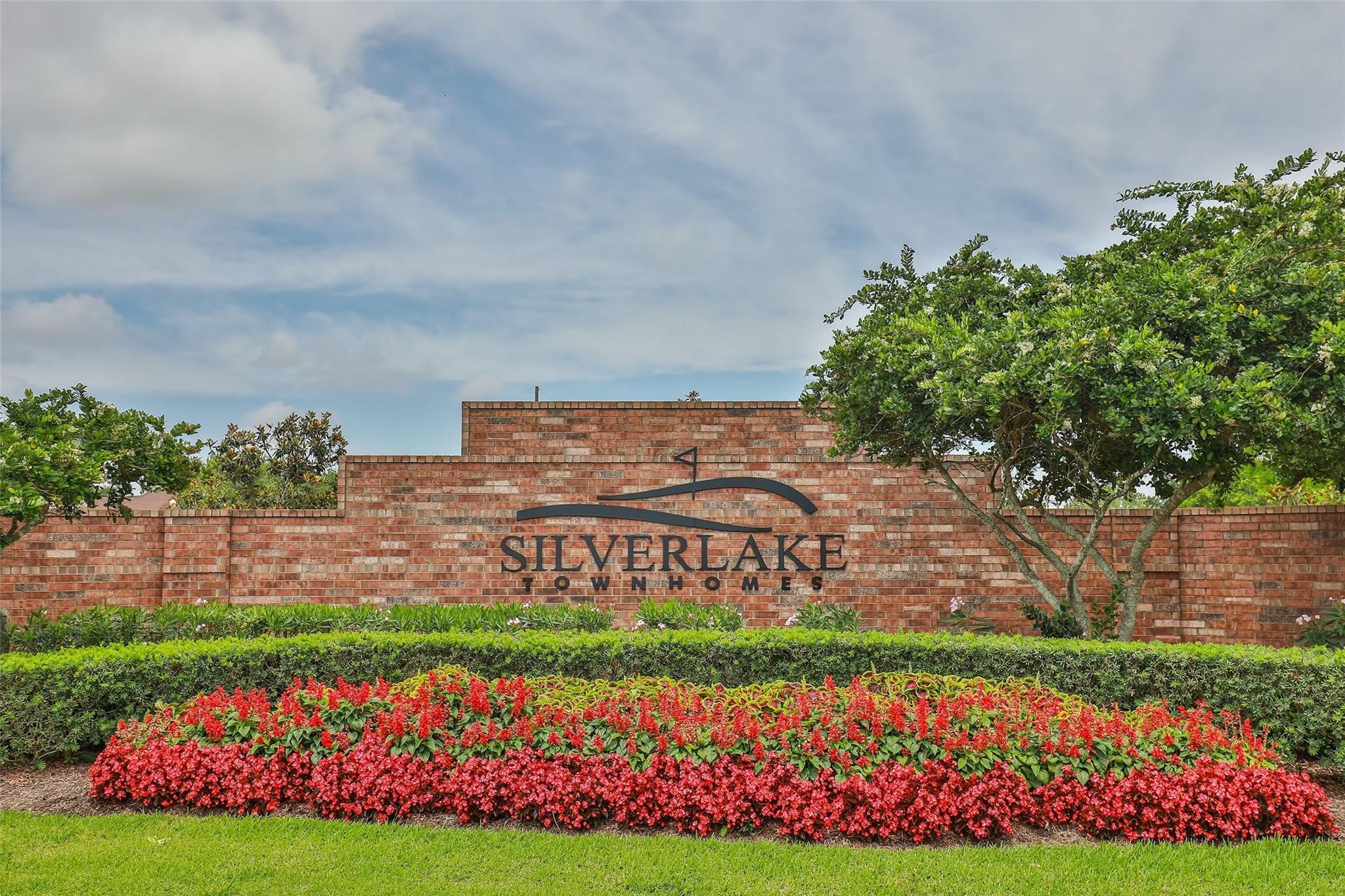 3310 Spring Landing Lane Pearland, TX 77584 - Photo 22 of 32 Coveted Silverlake Townhomes overlooking the Southwyck Golf Course