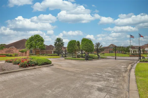 $2,699 | 3310 Spring Landing Lane, Pearland, TX 77584