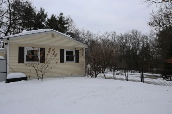 $379,000 | 19 West Stearns Avenue, Hooksett, NH 03106