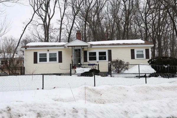 $379,000 | 19 West Stearns Avenue, Hooksett, NH 03106