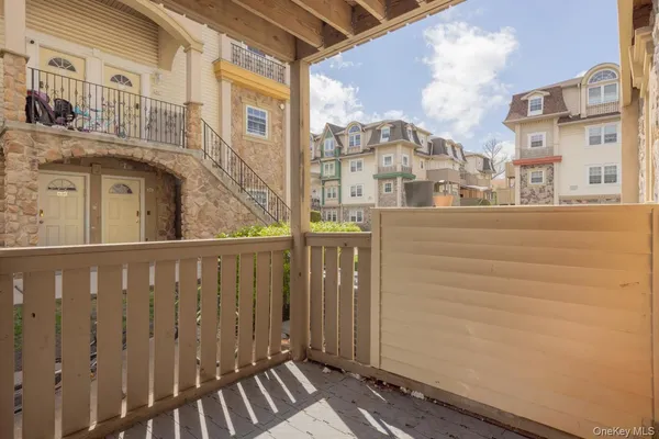 $769,000 | 7 Elm Street, Unit 112, Spring Valley, NY 10977