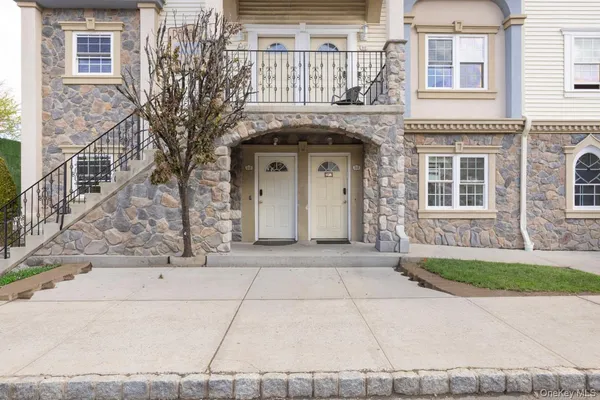 $769,000 | 7 Elm Street, Unit 112, Spring Valley, NY 10977