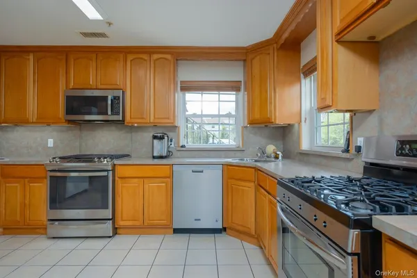 $769,000 | 7 Elm Street, Unit 112, Spring Valley, NY 10977