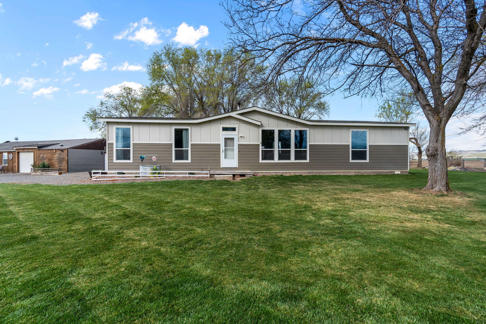 2026_04_02_7651_NE_Edwards_Rd_Pv-9