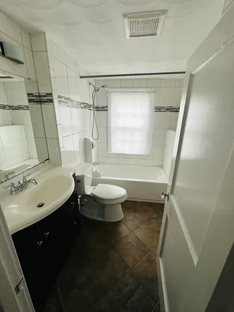 $2,100 | 369 Waverly Road, Unit 2, North Andover, MA 01845