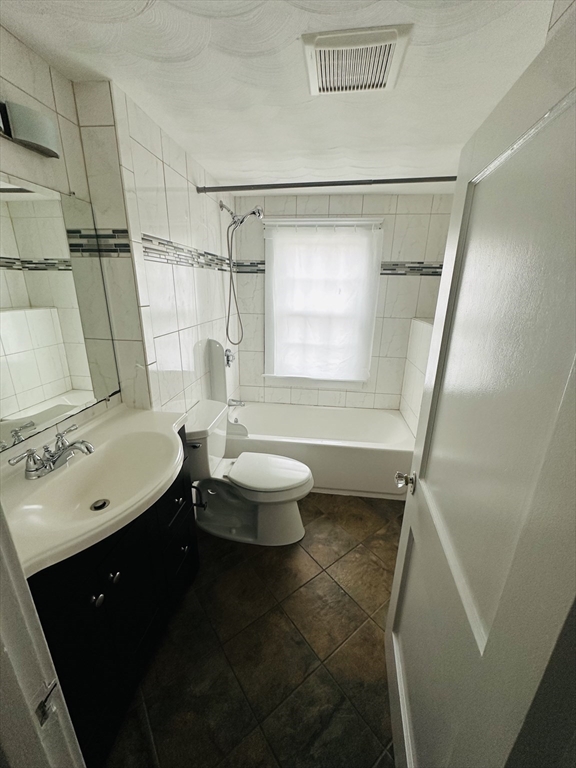 369 Waverly Road, Unit 2 North Andover, MA 01845 - Photo 4 of 9