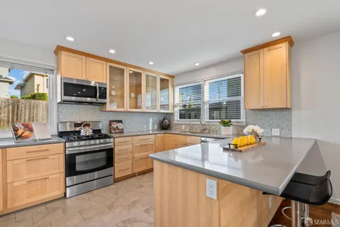 $999,999 | 32 Lake Forest Drive, Daly City, CA 94015