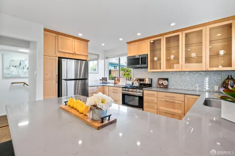 $999,999 | 32 Lake Forest Drive, Daly City, CA 94015