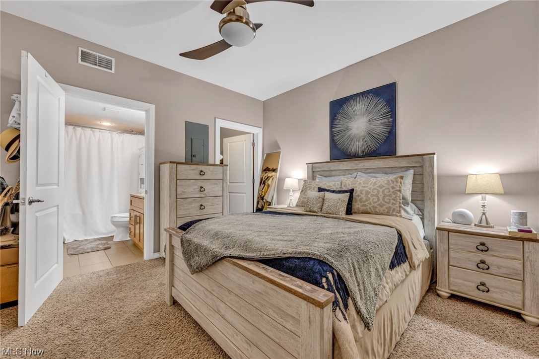 1237 Washington Avenue, Unit 1110 Cleveland, OH 44113 - Photo 21 of 28 Bedroom with ceiling fan