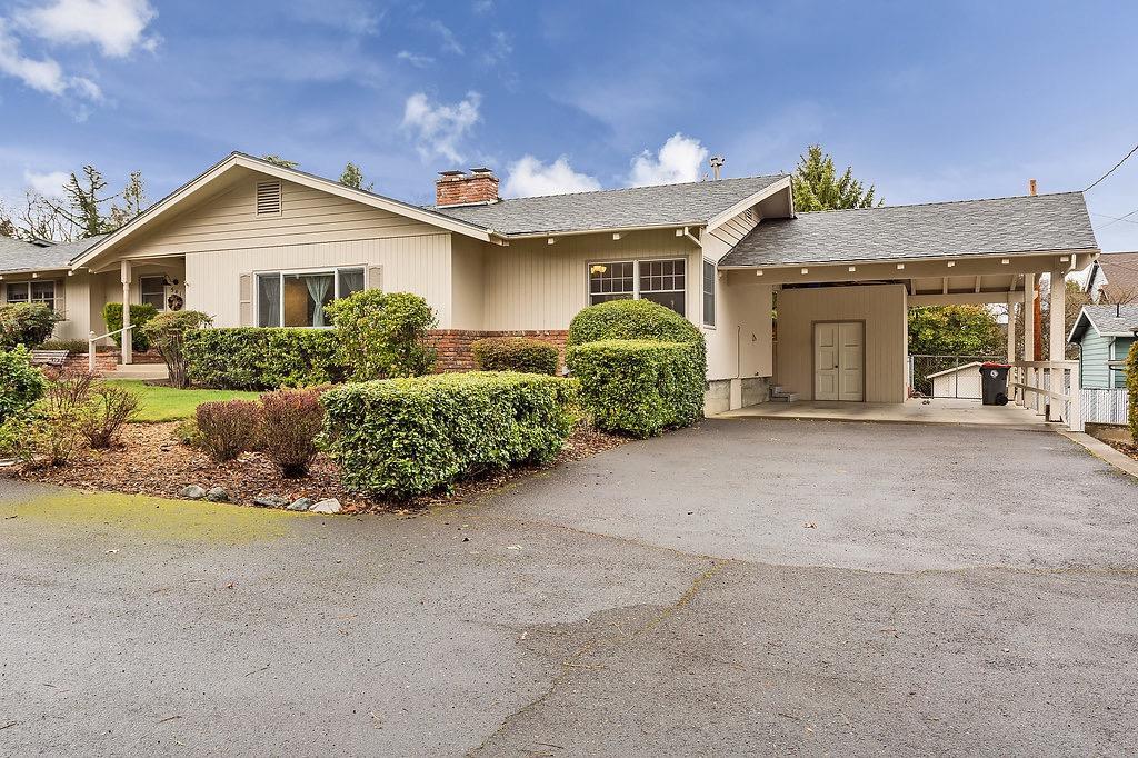 541 Pierce Road Medford, OR 97504 - Photo 3 of 35 Additional Photo