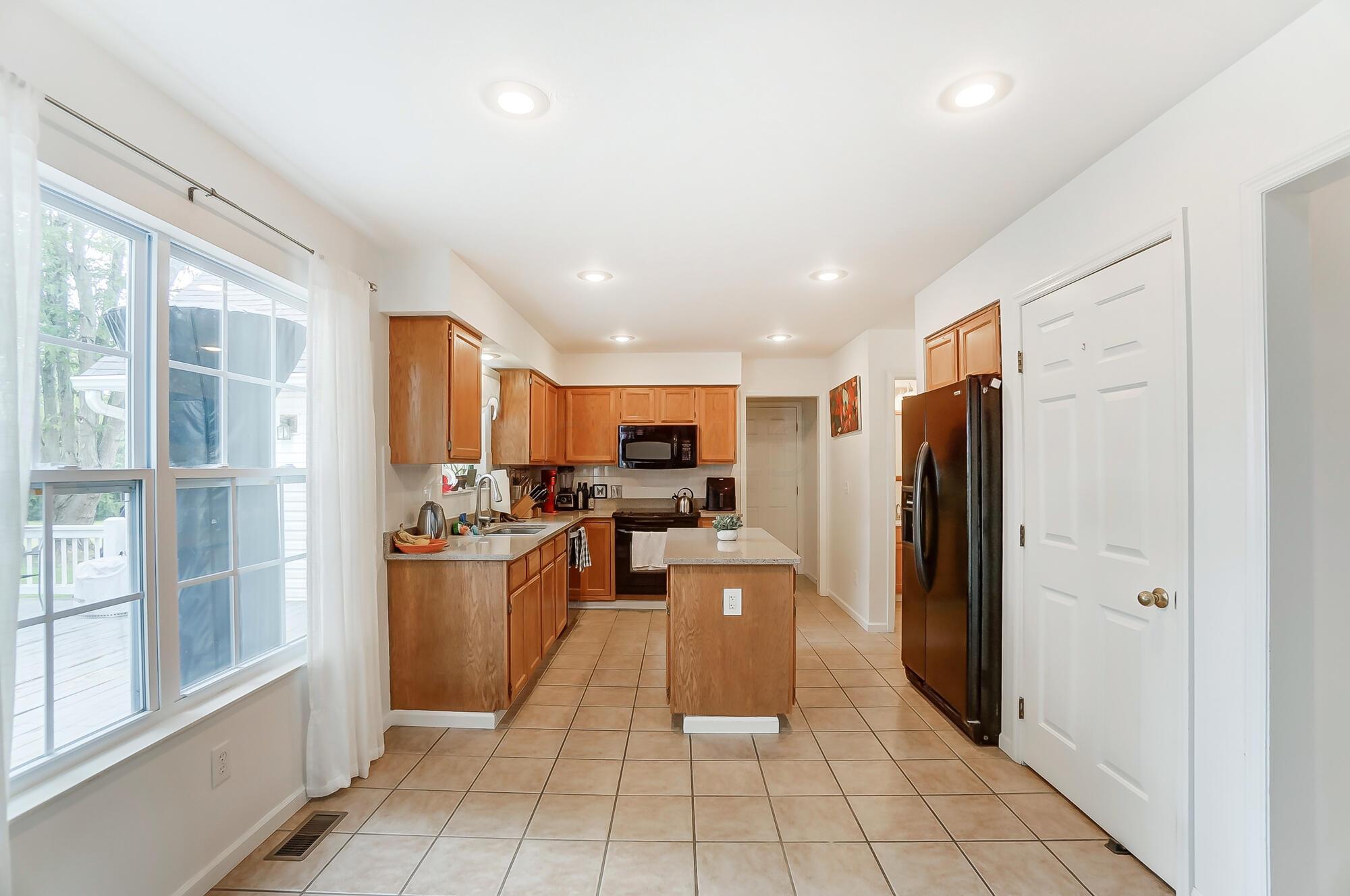 5694 Davidson Road Hilliard, OH 43026 - Photo 10 of 67 Eat in space in kitchen