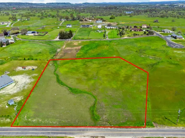 a view of an outdoor space