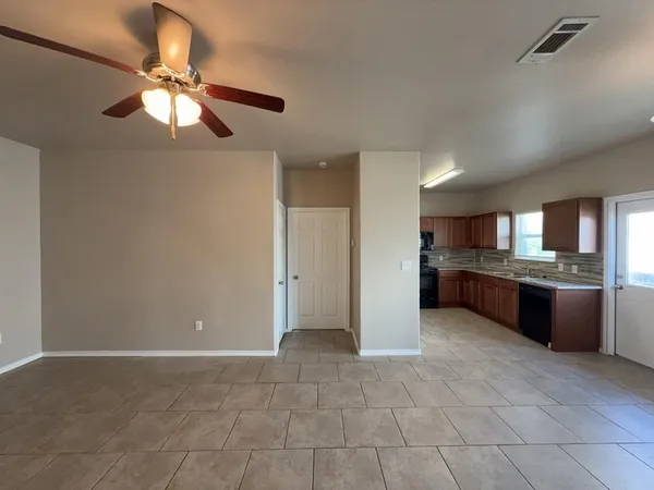 $1,725 | 704 East College Avenue, Princeton, TX 75407