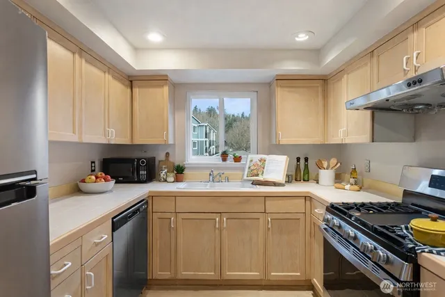 $528,888 | 250 Northwest Dogwood Street, Unit C201, Issaquah, WA 98027