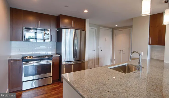 $2,985 | 2200 Benjamin Franklin Parkway, Unit 2BW0312, Philadelphia, PA 19130