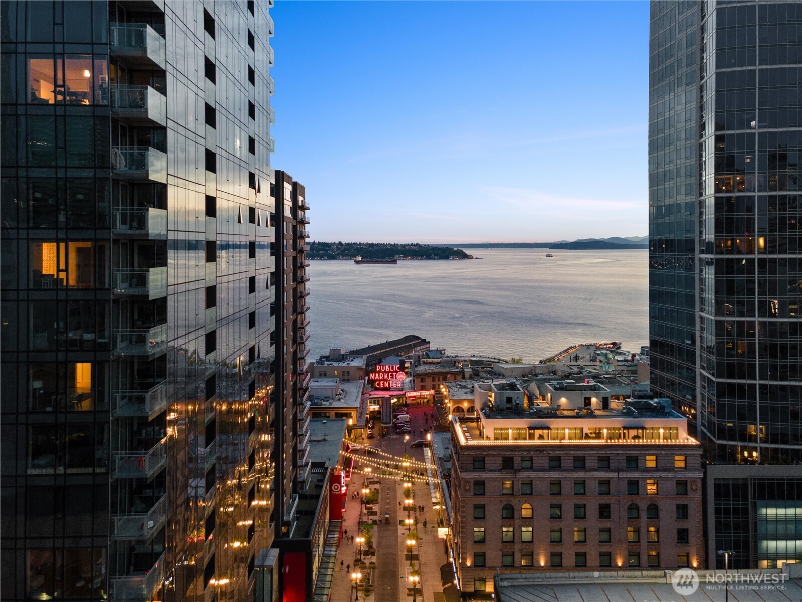 1519 3rd Avenue, Unit 501 Seattle, WA 98101 - Photo 37 of 37 a city view