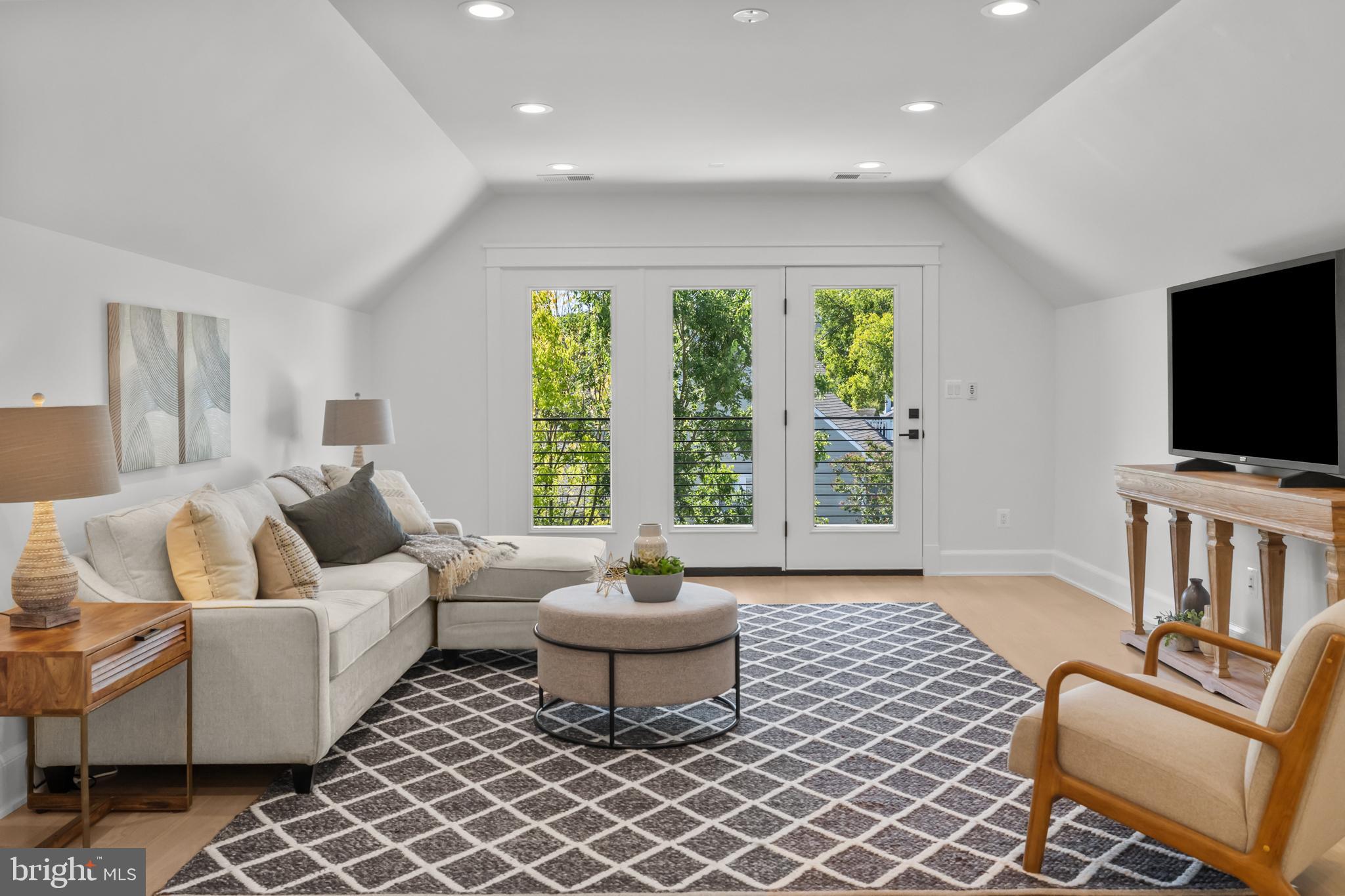 3108 Key Boulevard Arlington, VA 22201 - Photo 33 of 44 a living room with furniture and a flat screen tv