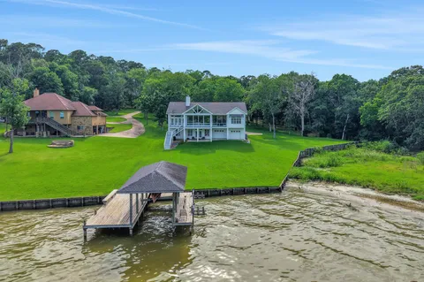 $1,695,000 | 231 Ridge Cove Lane, Coldspring, TX 77331