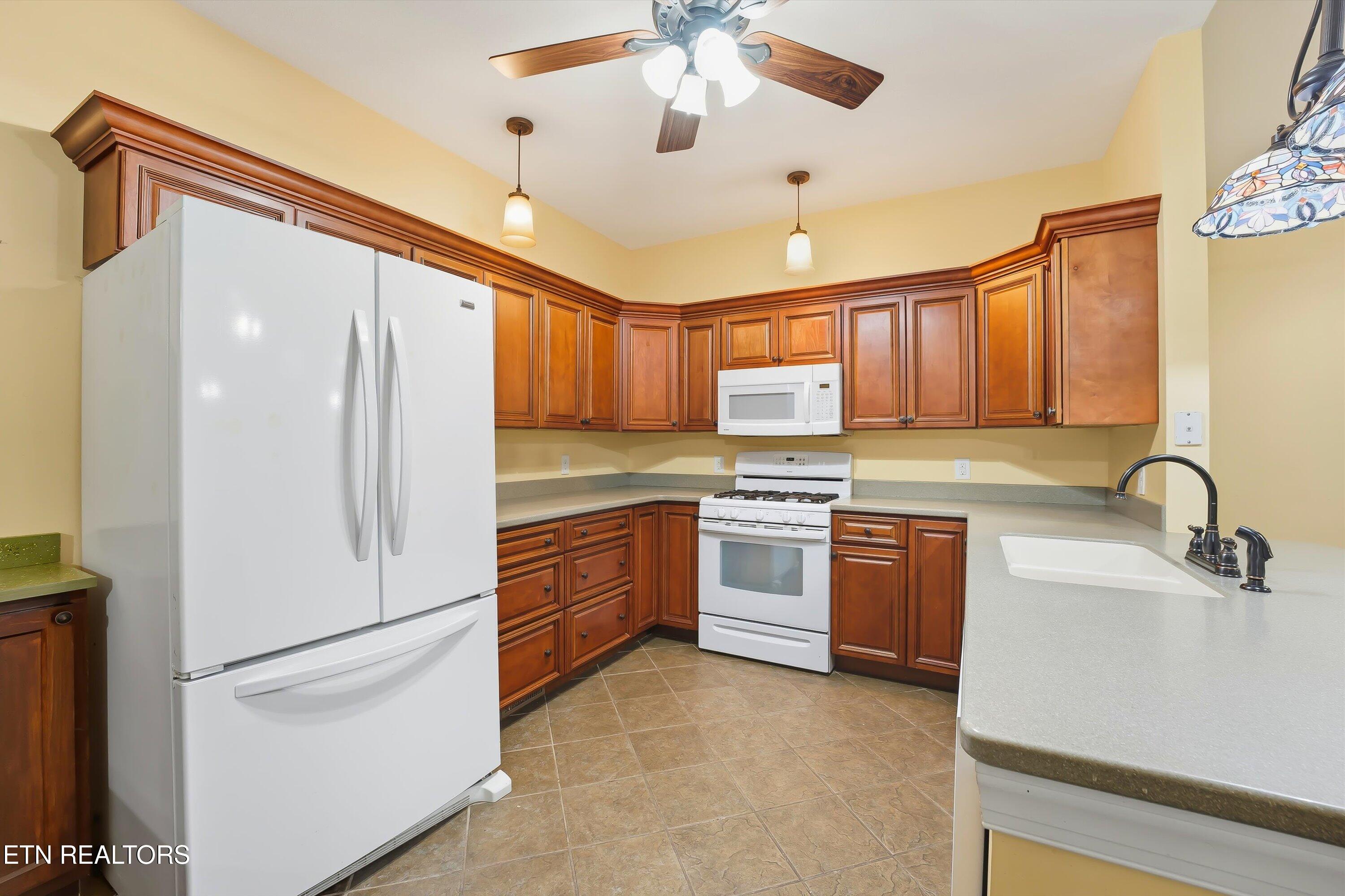 304 Amy Trail Spring City, TN 37381 - Photo 7 of 35 10-304 Amy Trail-13