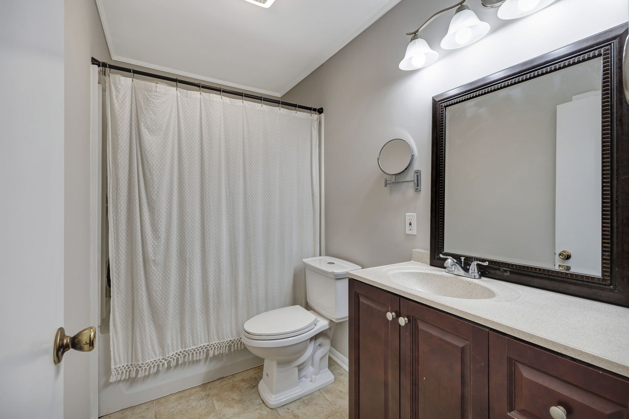 2538 Ragsdale Road Columbia, TN 38401 - Photo 11 of 35 a bathroom with a toilet a sink and a mirror