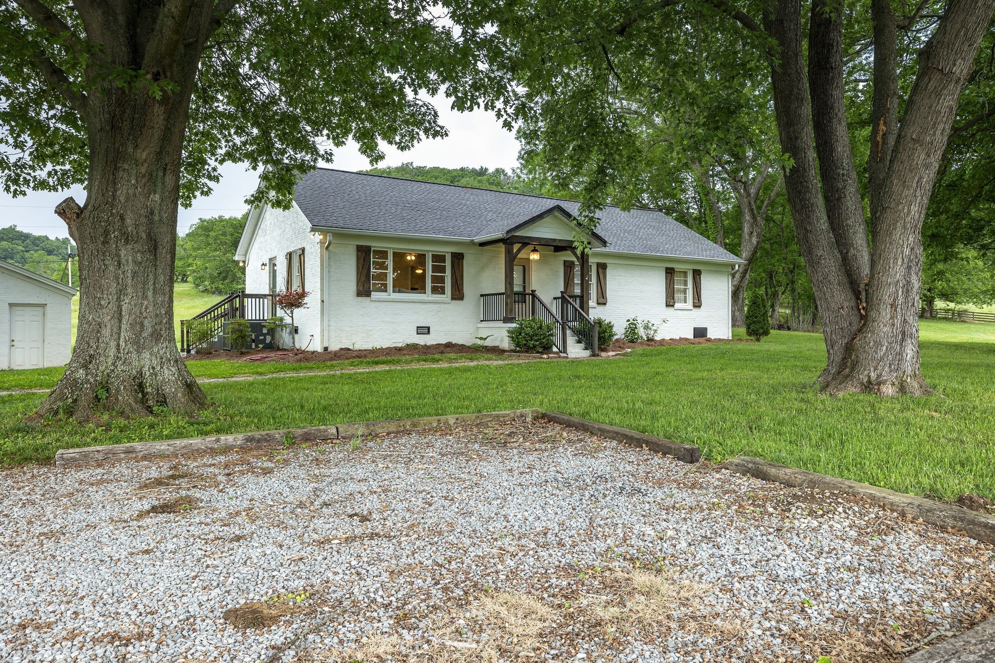2538 Ragsdale Road Columbia, TN 38401 - Photo 22 of 35 a front view of a house with garden
