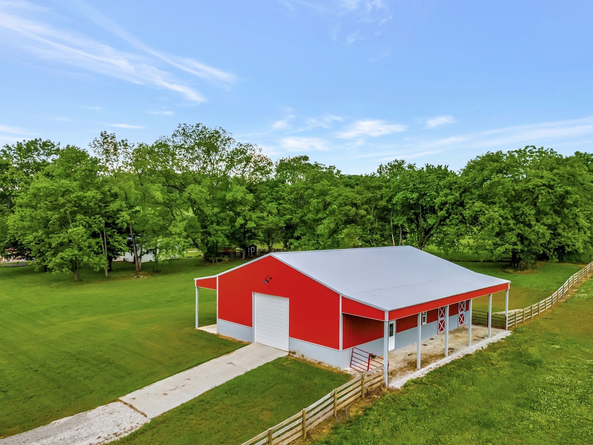 2538 Ragsdale Road Columbia, TN 38401 - Photo 23 of 35 a front view of a house with a yard
