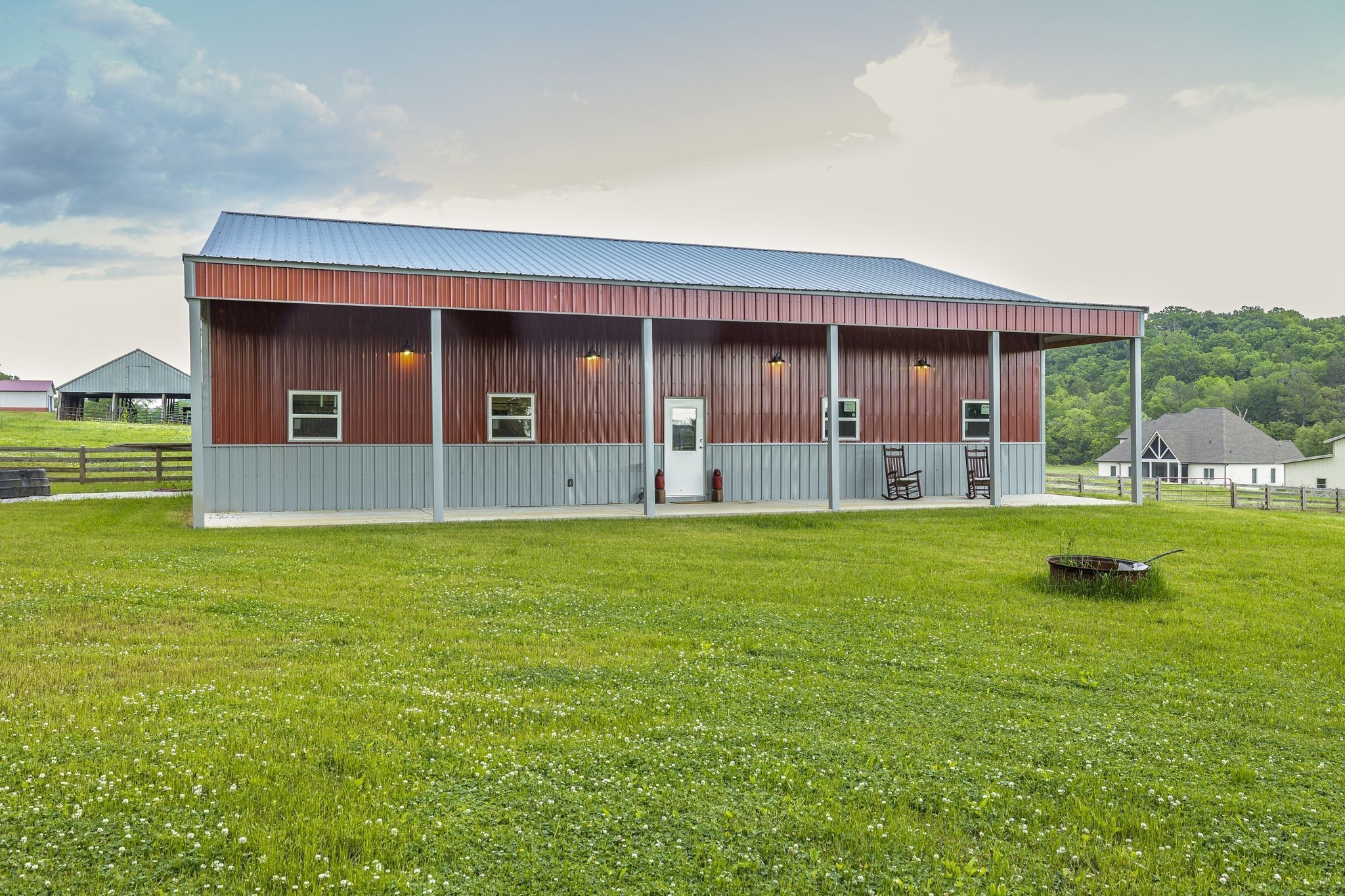 2538 Ragsdale Road Columbia, TN 38401 - Photo 25 of 35 a view of a house with backyard and porch